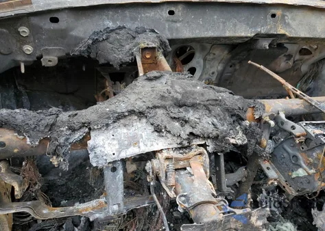 2005 Toyota Camry Le z USA, uszkodzony, nr VIN 4T1BE32K55U023876